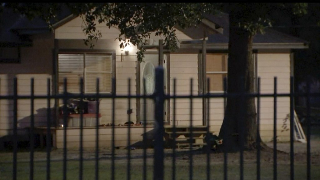 德州發生槍擊案，男子不滿深夜開槍被鄰居投訴擾民，射殺5名鄰居。 美聯社