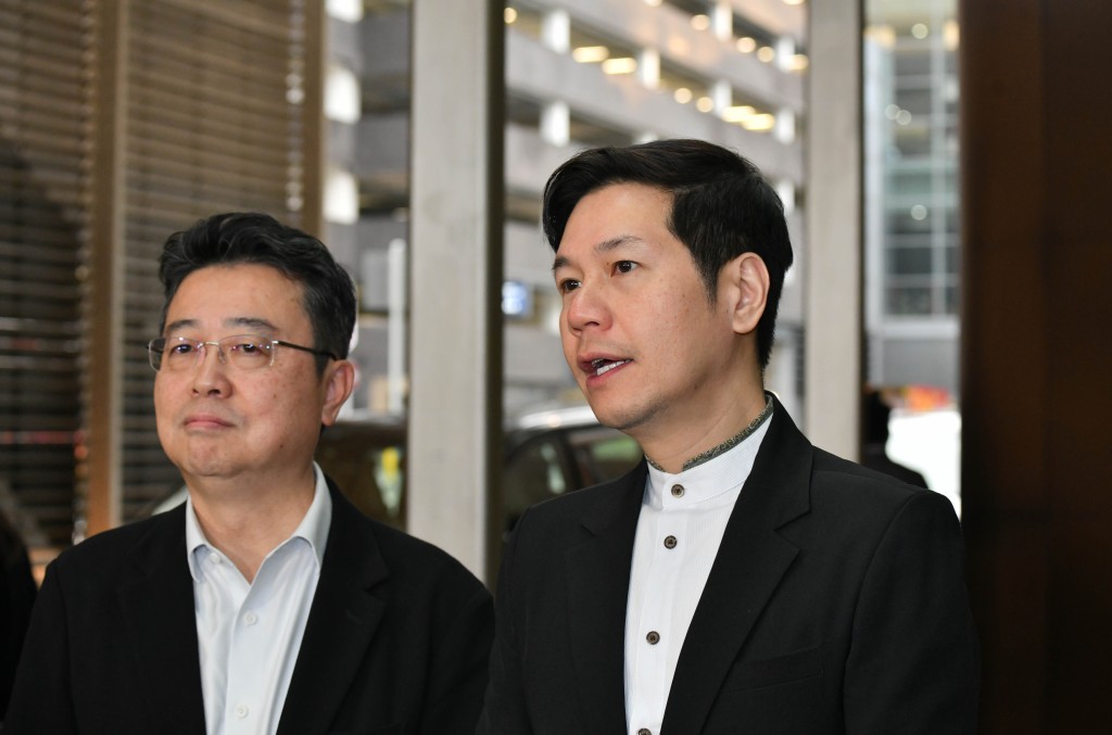 立法會議員吳傑莊（右）認為，現時針對新興的「預測市場」平台缺乏監管，建議當局研究是否需要由電訊商協助攔截。