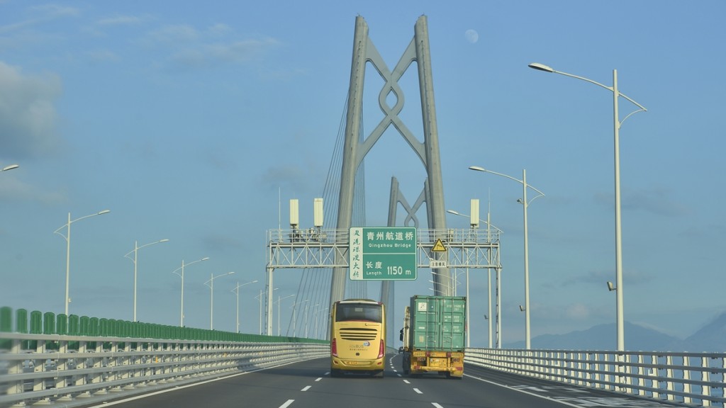 港珠澳大桥港澳车道允许各类具资格的车辆通行。资料图片