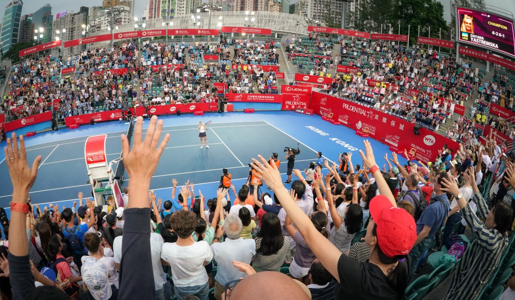 本地及海外網球迷於2018年於維多利亞公園網球主場觀賞賽事的盛況。公關提供圖片