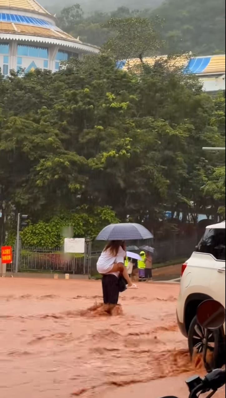 磨憨24小时降雨187.5毫米，需紧急疏散逾2200人。