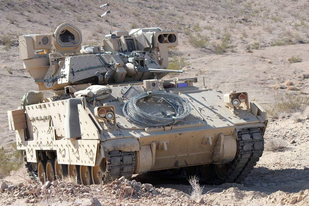 美国正考虑提供乌军M2布拉德利战车。资料图片