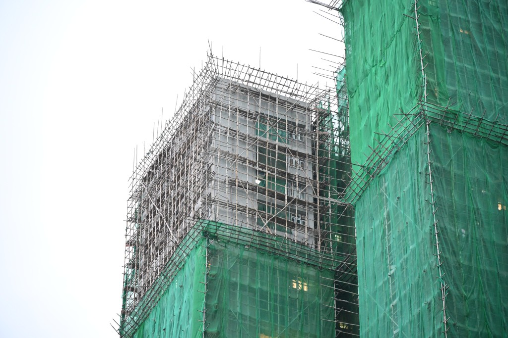 火炭穗禾苑的維修已展開近兩年。