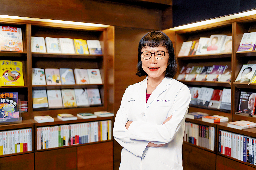 林醫生使用Plantur 39近20年,養潤出一頭豐盈秀髮看不出她已年過70歲。 林醫生使用Plantur 39近20年,養潤出一頭豐盈秀髮看不出她已年過70歲。