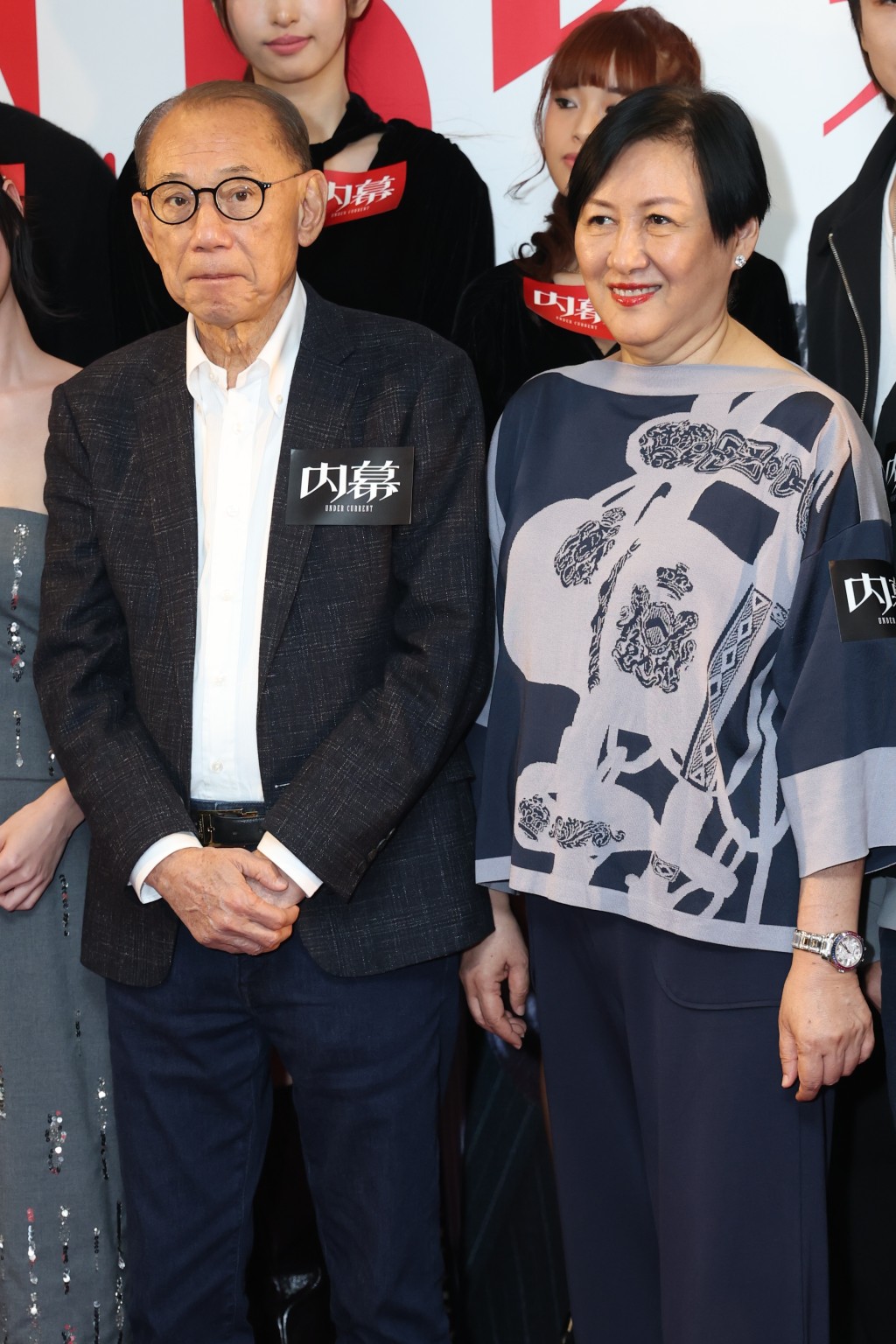 英皇集團主席楊受成博士率藝人捐款超過港幣2000 萬元 。