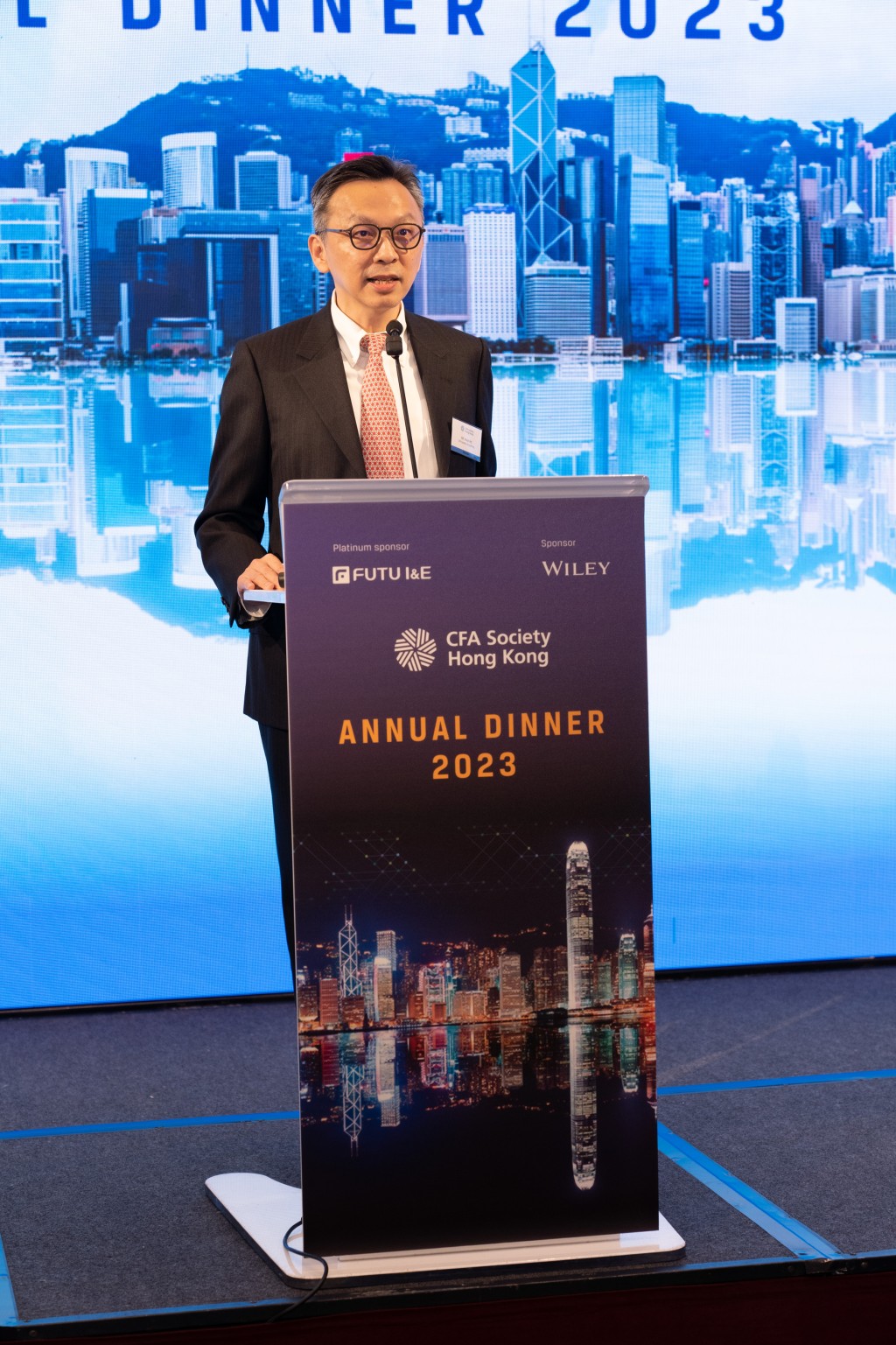 Alvin早前出席香港特许金融分析师学会30周年晚会。