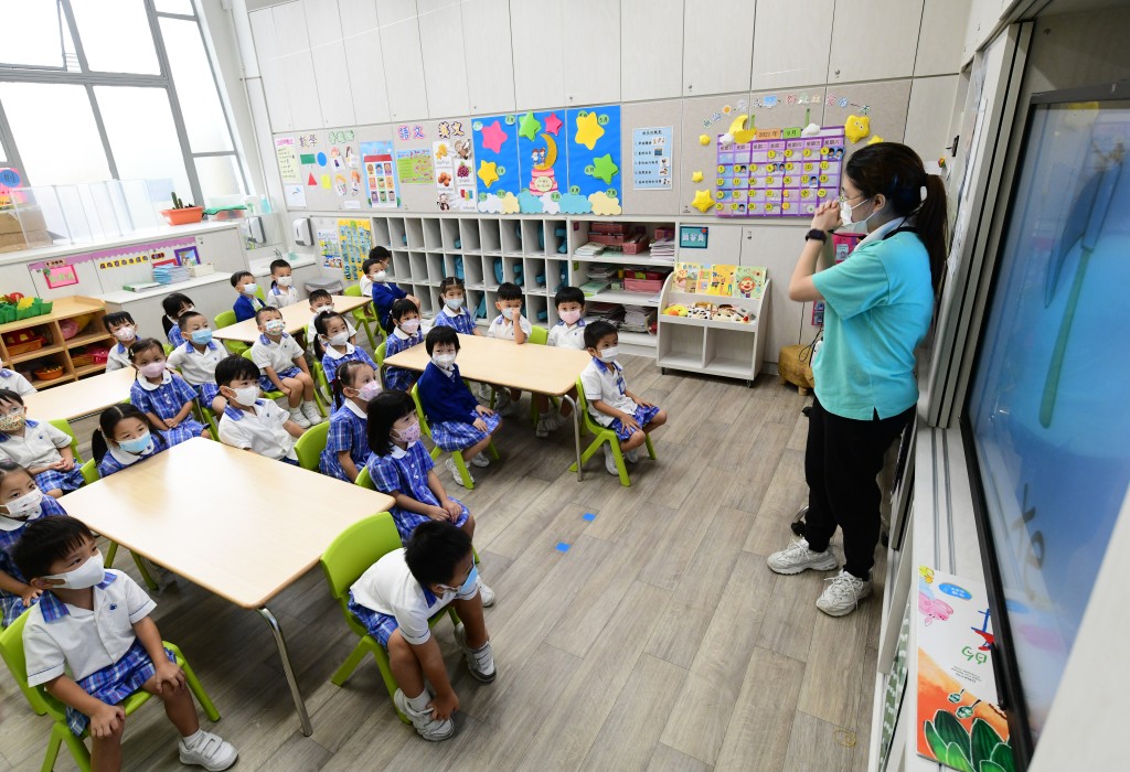 教育心理學家建議家長宜向學校了解復課的具體安排，否則當孩子提出問題而家長未能解答，孩子更易感到焦慮。