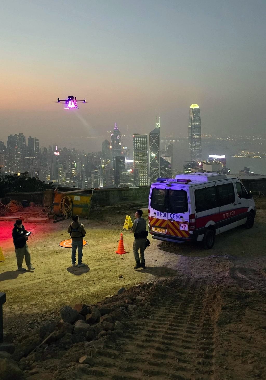 警方一直以多管齊下的方式加強預防和打擊爆竊案。除了加強巡邏，亦應用小型無人機，執行反罪惡高空巡邏，以提升整體防罪滅罪能力及行動效能。 資料圖片