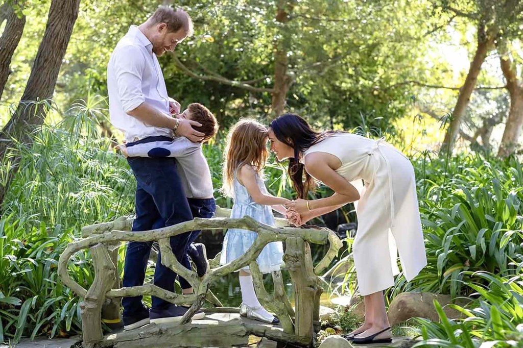 哈里和梅根携儿女拜访英王查理斯三世。Meghan, Duchess of Sussex/Instagram