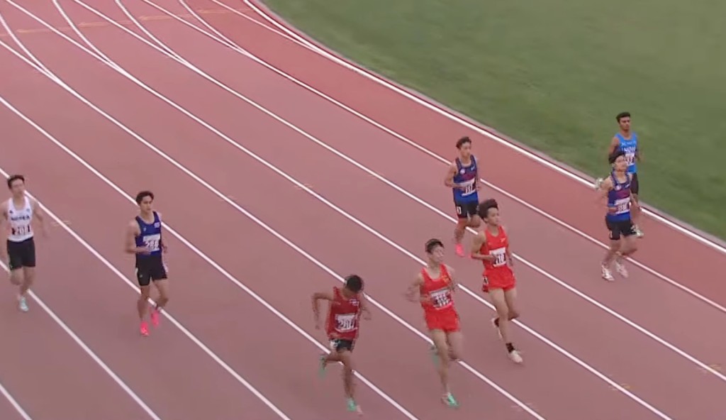 男子100米决赛起跑后突然叫停。比赛直播截图