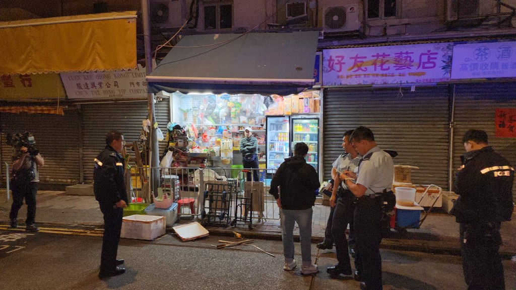 現場為深水埗大南街一間士多。 現場為深水埗大南街一間士多。