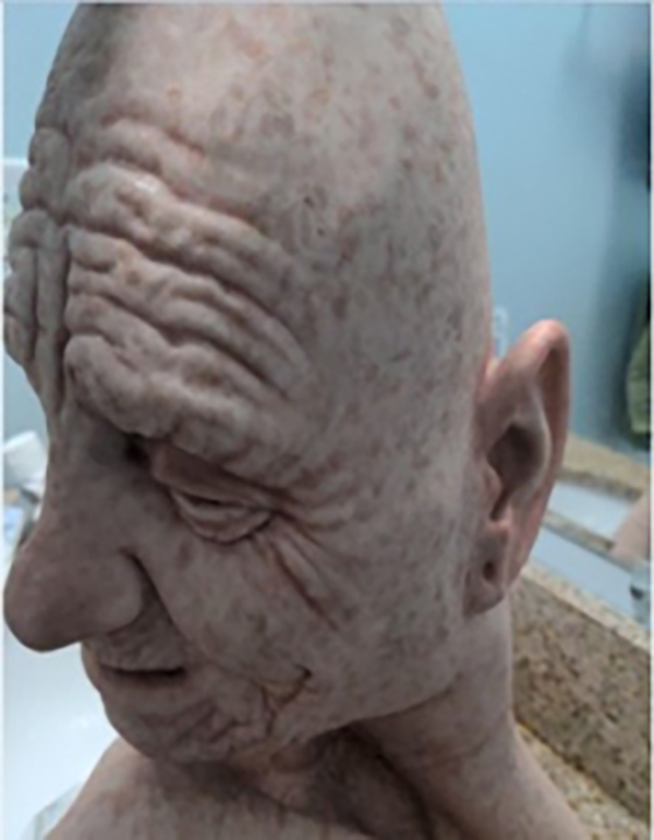 警方检获一个老人脸孔的乳胶面具。 US Attorney SDNY FB