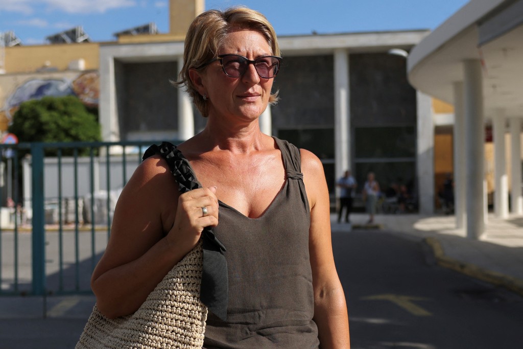 男事主的妻子斯韋特蘭娜（Svetlana Grković）在生死關頭反應迅速，立即飛撲過去死命抓緊丈夫的雙腿。路透社