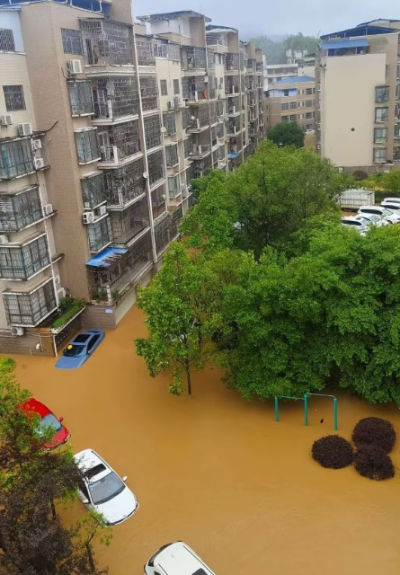 江西上猶縣突遇暴雨水浸。極目新聞