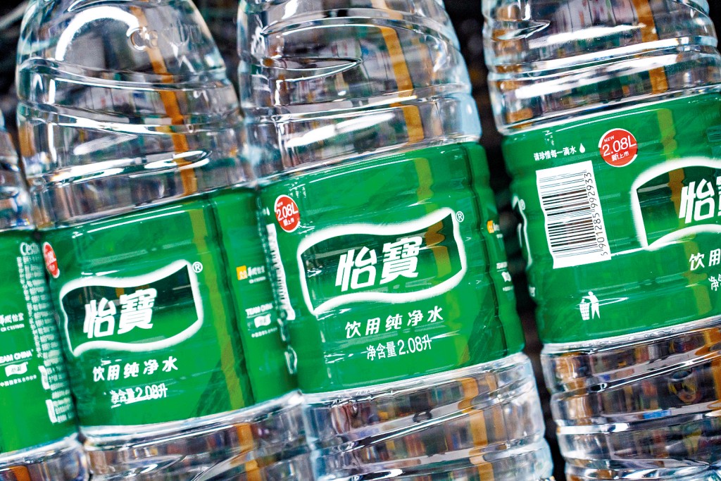 经营「怡宝」的内地饮品巨头华润饮料，最快周四启动上市前预路演，集资5亿至10亿美元。