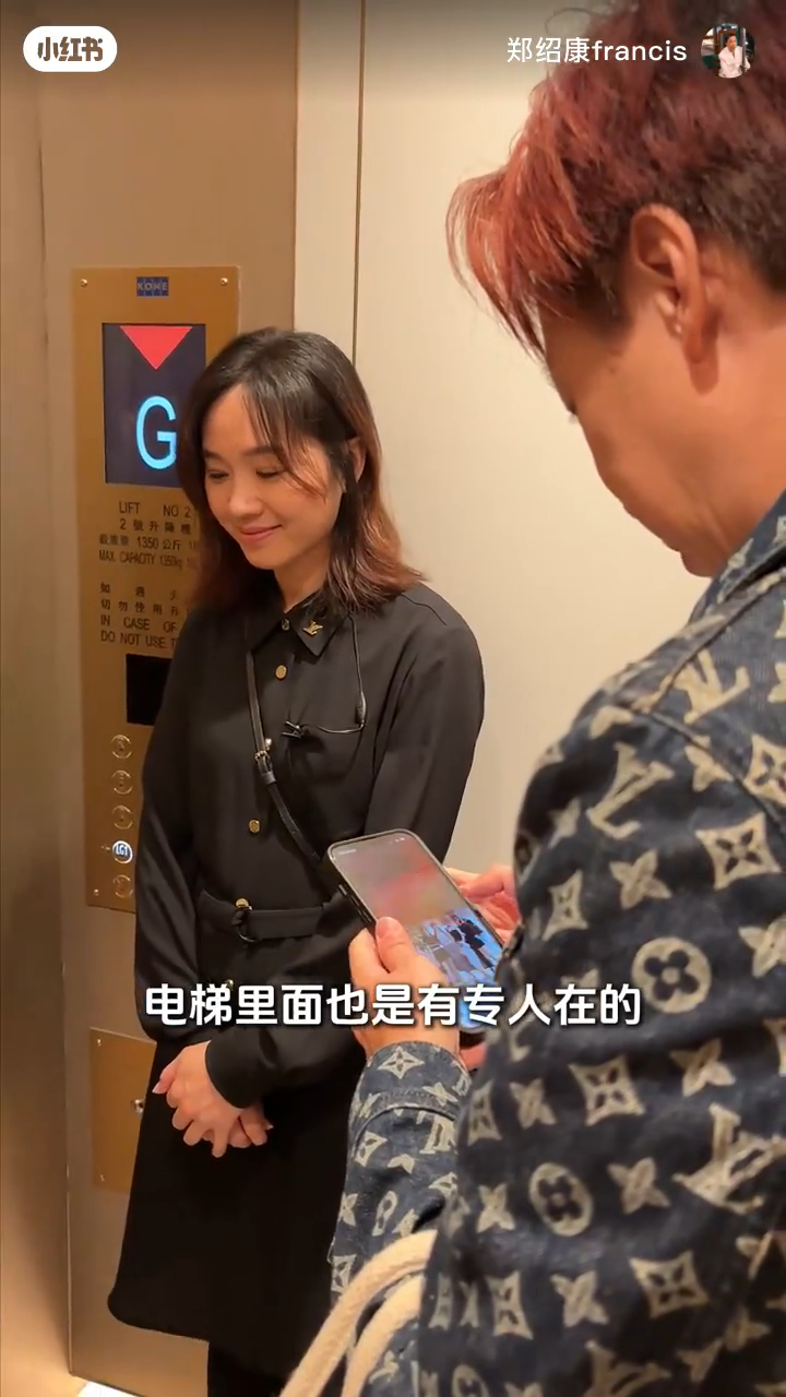 鄭紹康指每部電梯都有專人招待。 鄭紹康指每部電梯都有專人招待。