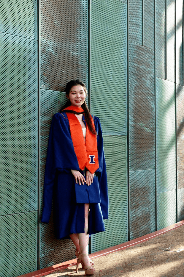 Eva Liu剛剛上月才大學畢業。fb