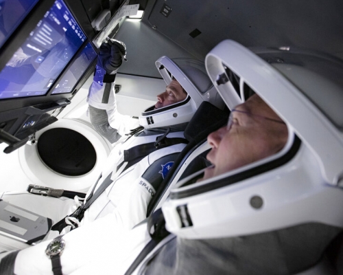 NASA聯手SpaceX運載太空人升空。AP