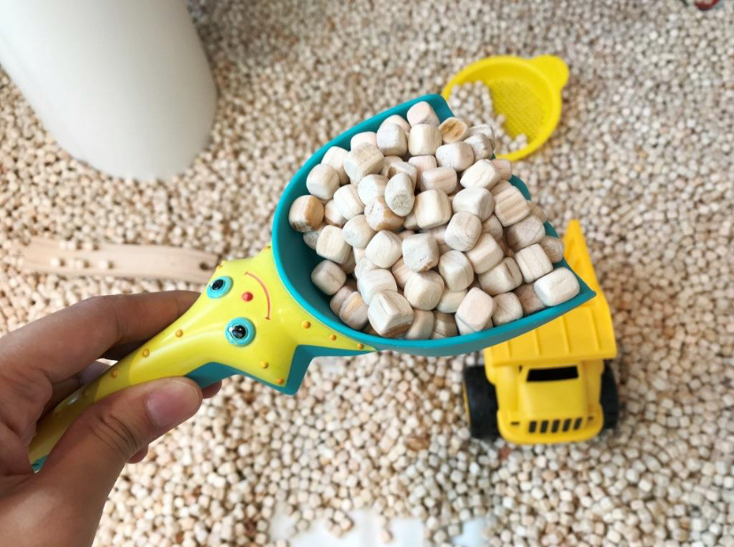 採用天然環保的木粒。