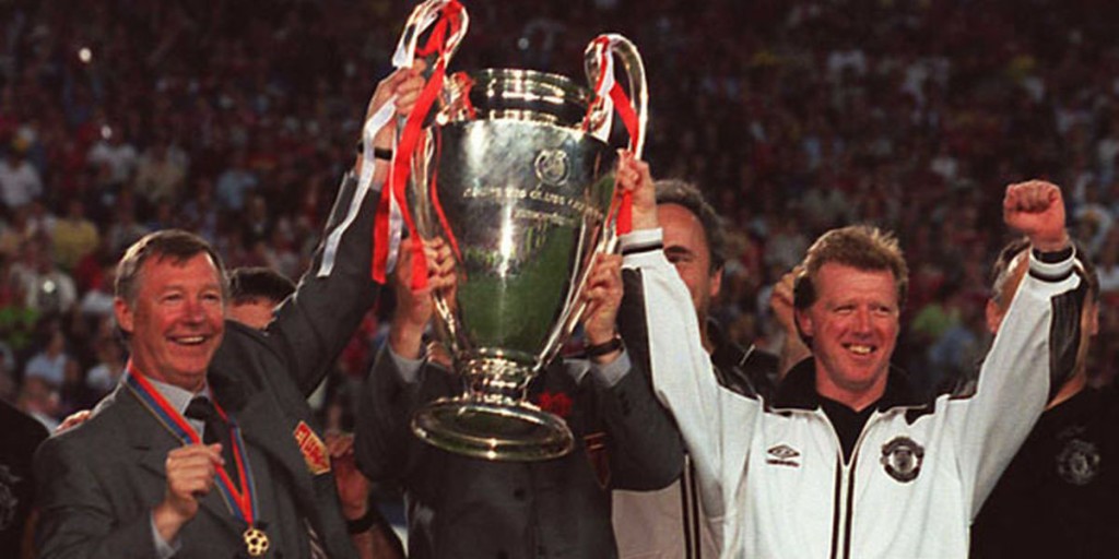 曼联1999年成就三冠王，麦卡伦(右)正是领队费格逊的助教。