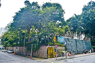 有百年歷史的銅鑼灣加路連山道石牆及瓦管，建議列為三級歷史建築。