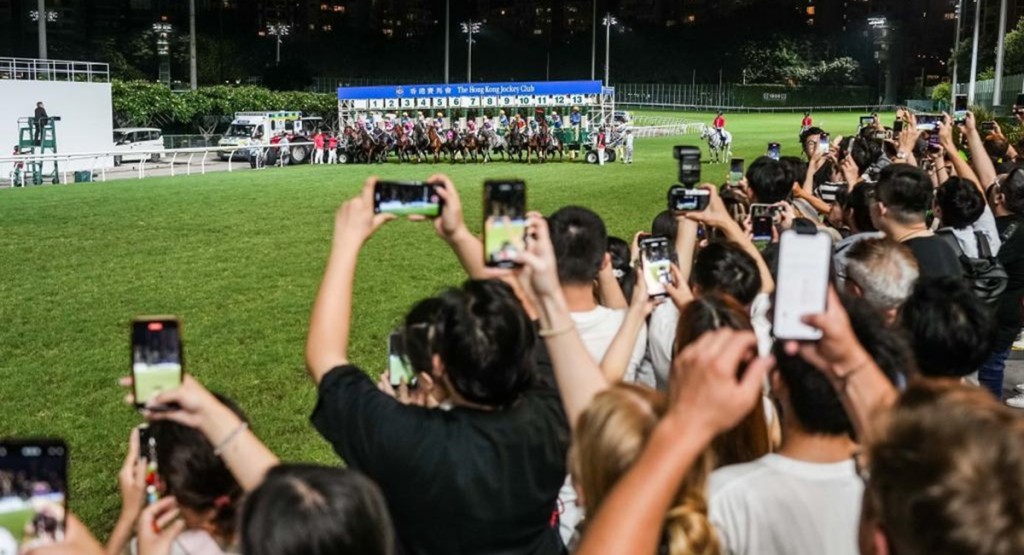 跑馬地馬場9.20起至12月逢周三夜馬免費入場。