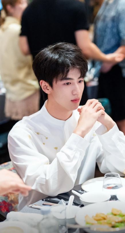 清秀帥氣的新聞主播蘭欽元，出道即人氣急升。