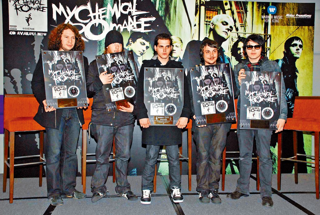 鼓手Bob（左二）曾承認在離開MCR後，多次有輕生念頭。