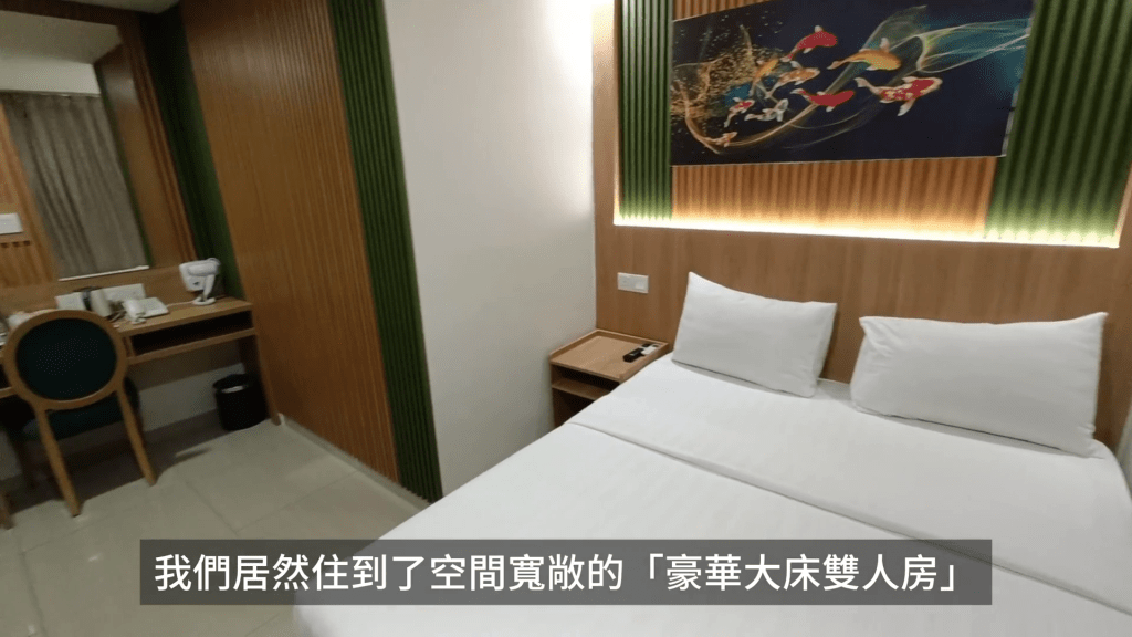 凭著敏锐的触觉,成功以每晚二百多港币订下吉隆坡包早餐的住宿,穷游也能住得舒适,吃得好。 凭著敏锐的触觉,成功以每晚二百多港币订下吉隆坡包早餐的住宿,穷游也能住得舒适,吃得好。