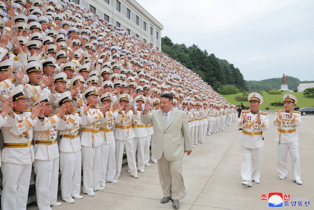 金正恩要求朝鮮海軍全力做好戰爭準備，隨時保持臨戰態勢。路透社