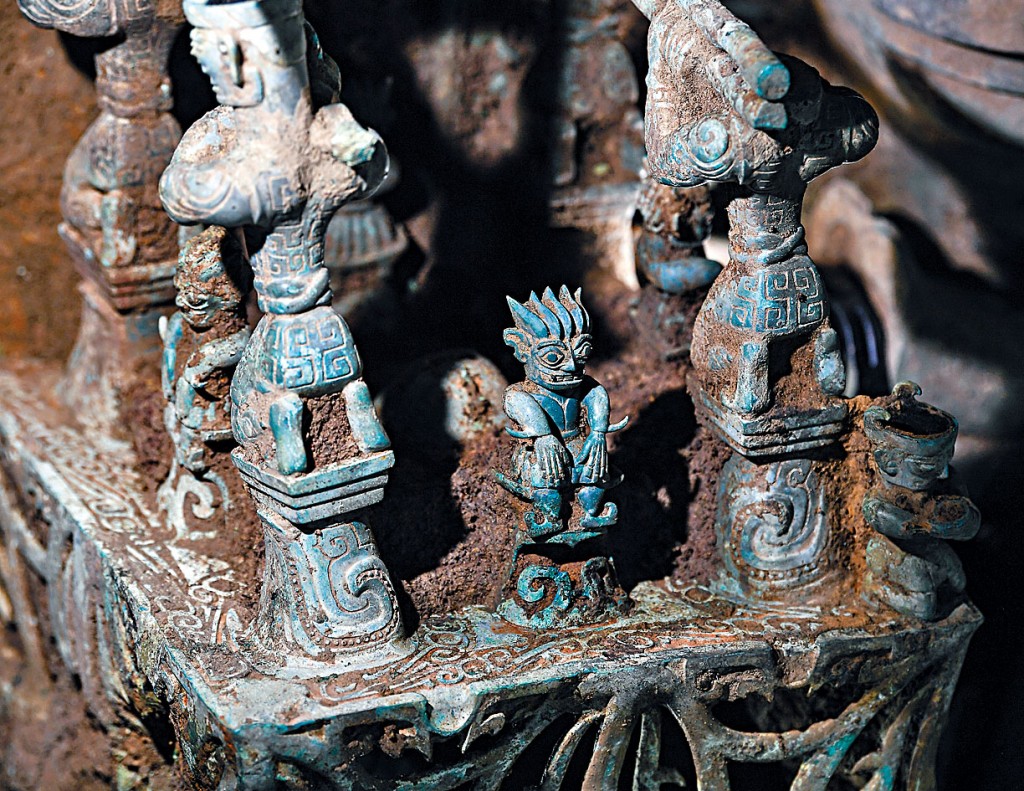 三星堆八號「祭祀坑」最新出土的銅神壇。