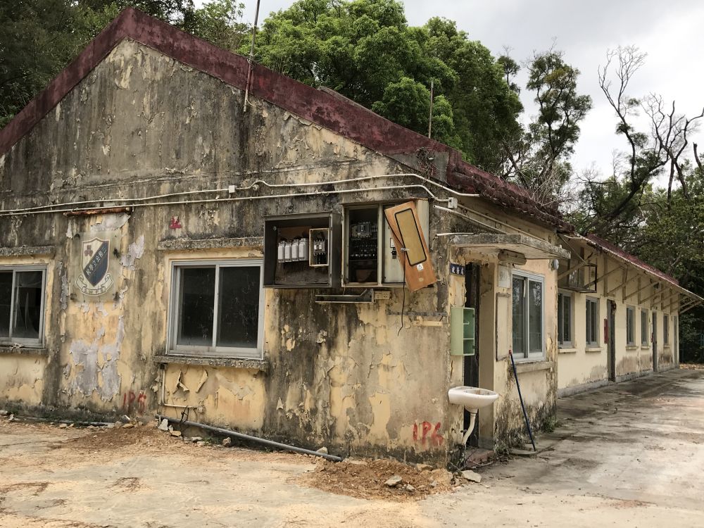 中心獲批租用作導盲犬訓練學校的前三和公立學校,位於北區打鼓嶺。發展局網站