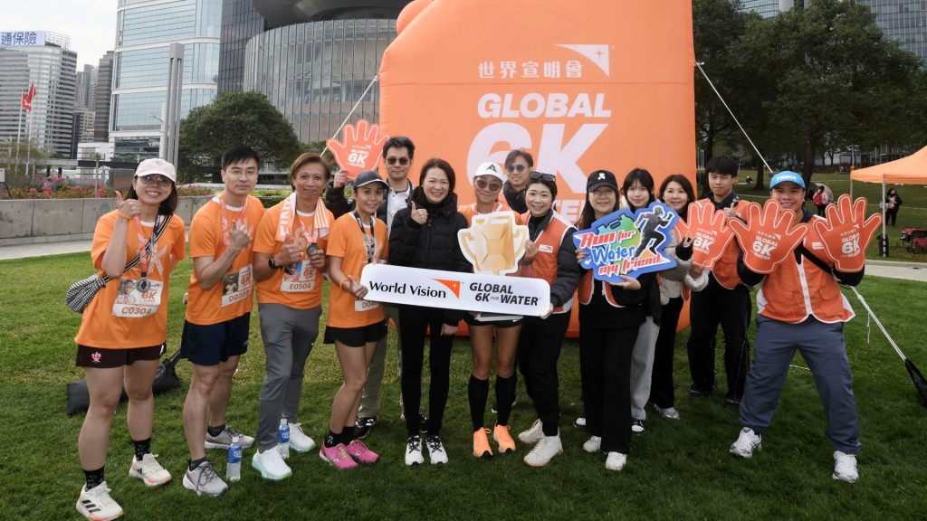 星島派出健兒參賽,及義工隊為一眾跑步健兒打氣。圖片宣明會提供 星島派出健兒參賽,及義工隊為一眾跑步健兒打氣。圖片宣明會提供