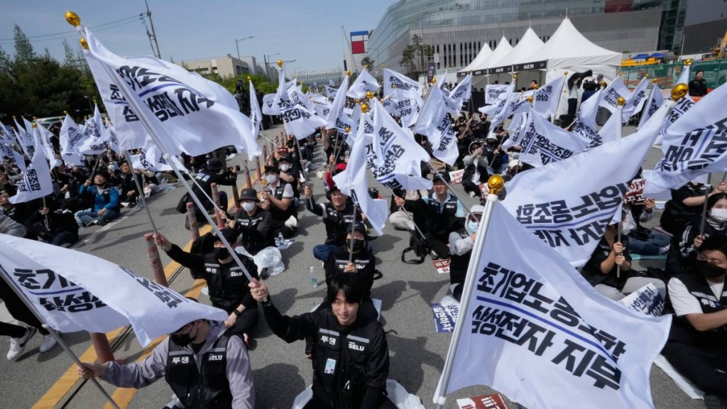 三星电子有逾3万员工集会，为下月大罢工热身。美联社