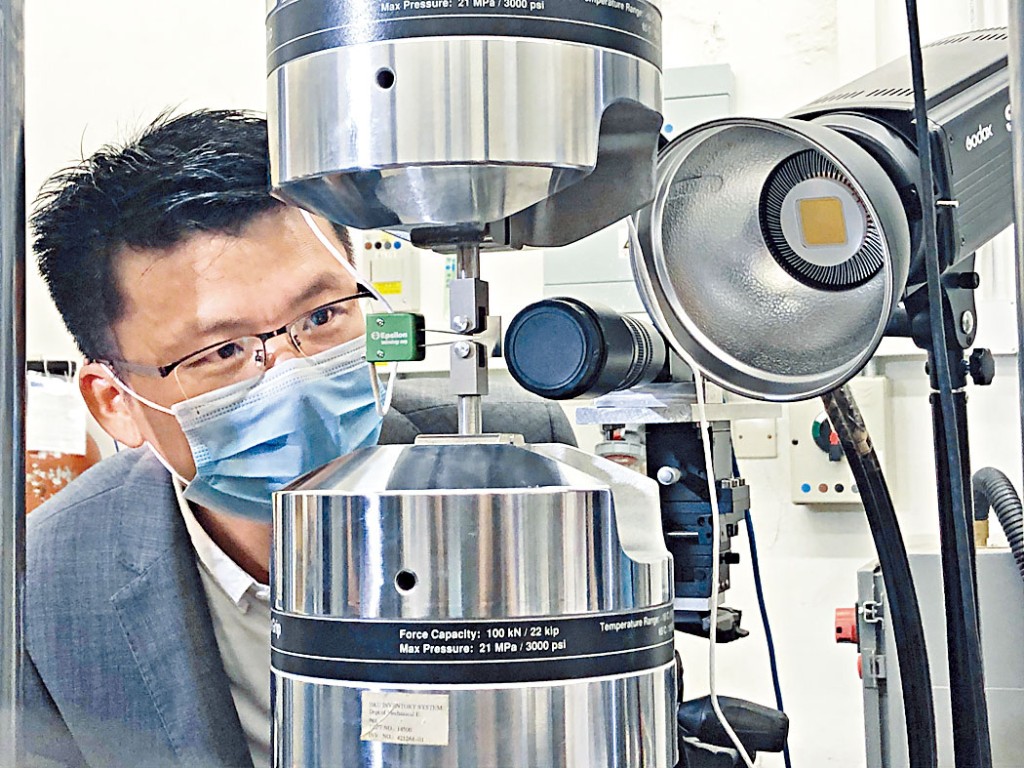 黃明欣指,超級鋼同時具有高延展性、屈服強度及高韌性,能廣泛應用在航空及汽車製造業、國防工業等。