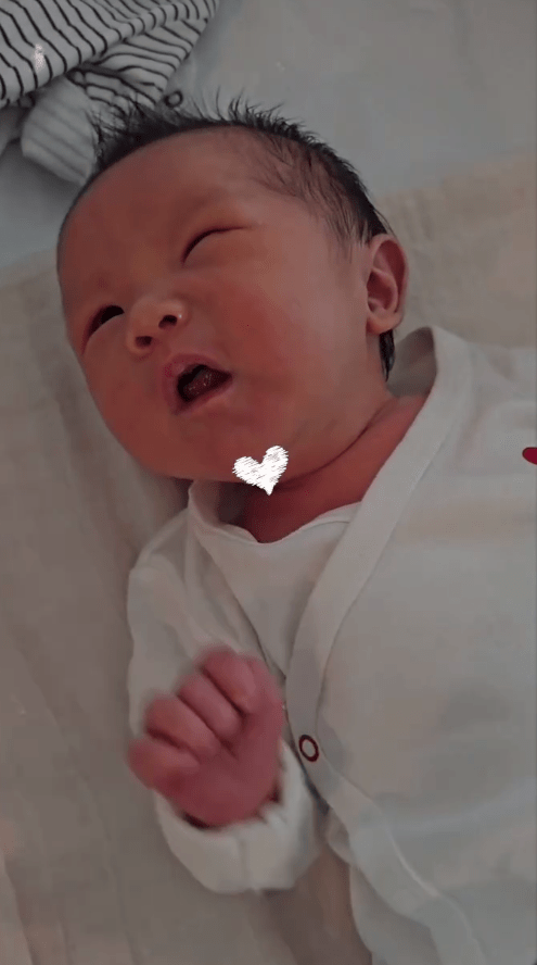 BB女樣子可愛，深得黃長興一家人的愛錫。