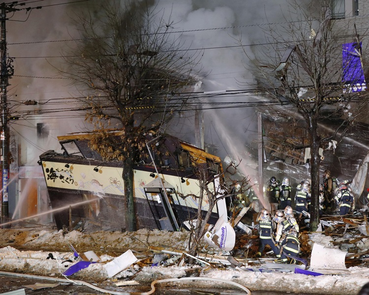 現場一片頹垣敗瓦。AP