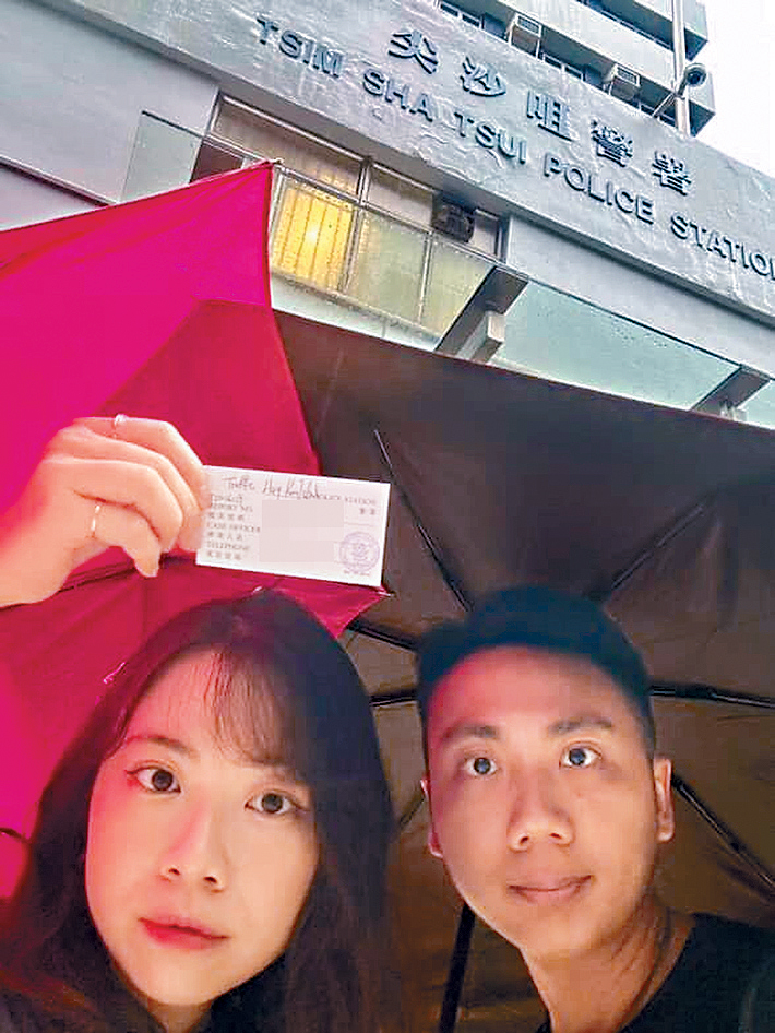 台灣女遊客Tina與男友遭的士司機濫收車資，翌日到尖沙咀警署報案求助。