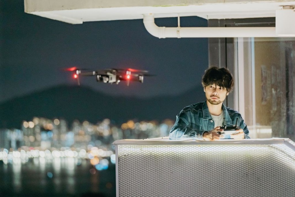 女朋友入院，陳健朗用航拍機探望。