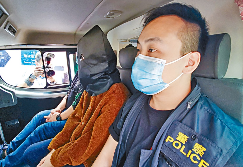 涉案內地男子由探員押返家搜屋起贓。
