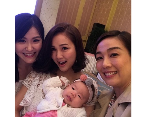 江美儀與劉佩玥跟Kay與B女合照