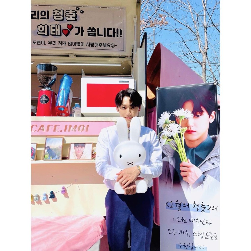 仲有兔仔卡通人物公仔。