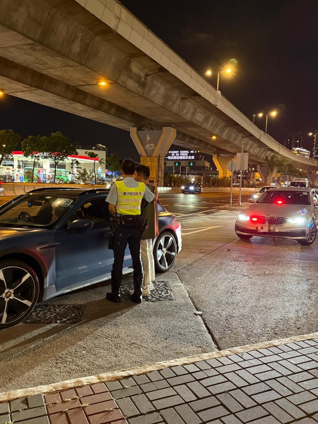 警東九龍截查可疑車 35歲男停牌駕駛斷正。警方圖片