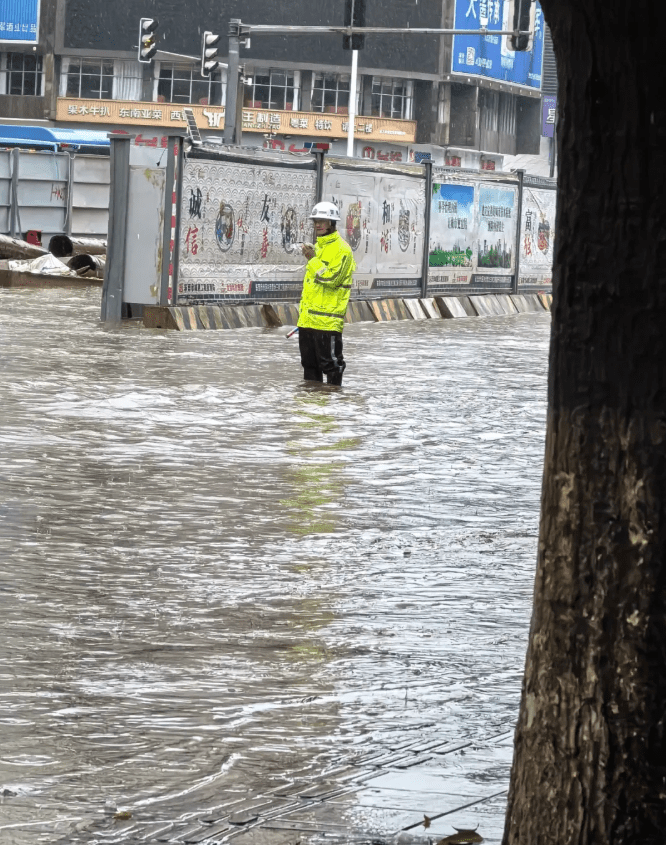 东莞暴雨引发严重水浸。家庭E生微信公众号