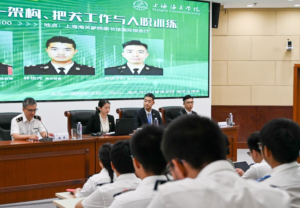 香港海關學院院長於9月22至26日率領30多位新入職的督察學員到上海海關學院進行國情及內地關務研習。香港海關FB圖片
