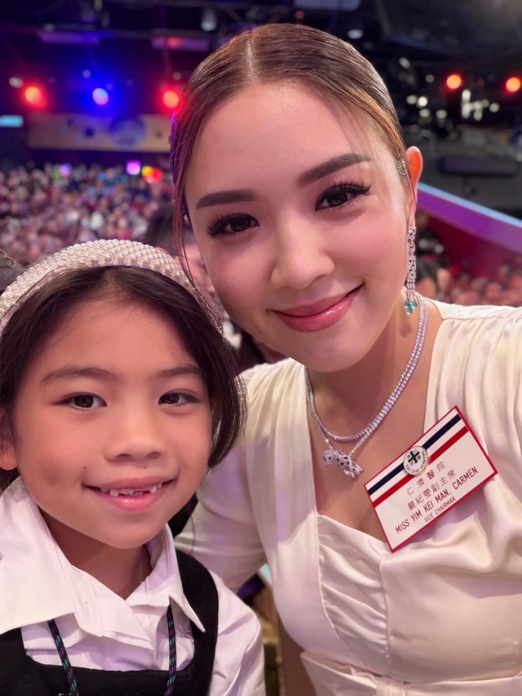 嚴紀雯與何超盈女兒Audrey合照。 嚴紀雯與何超盈女兒Audrey合照。