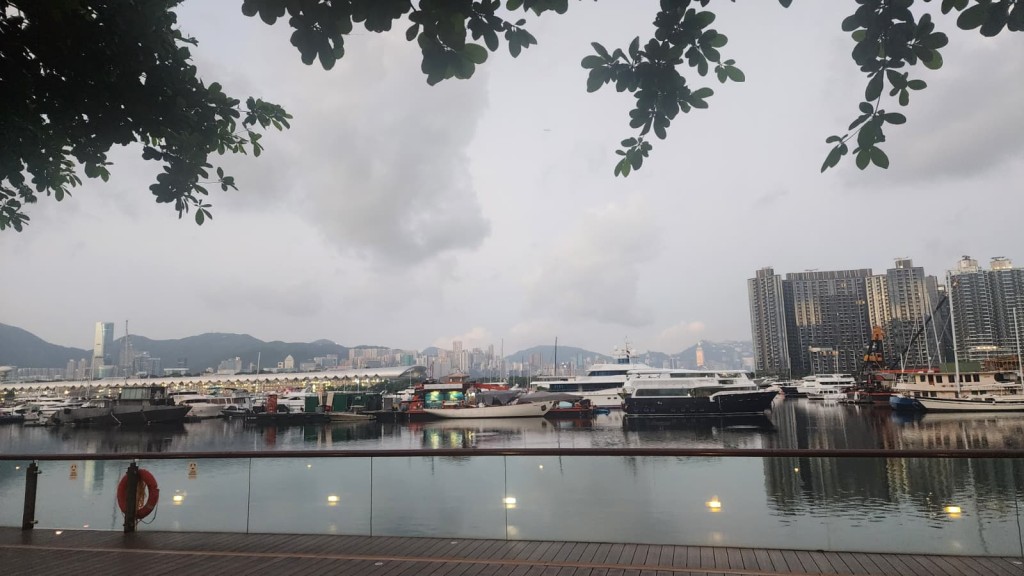 本港地區今日天氣大致天晴,但局部地區有驟雨。黎志偉攝 本港地區今日天氣大致天晴,但局部地區有驟雨。黎志偉攝