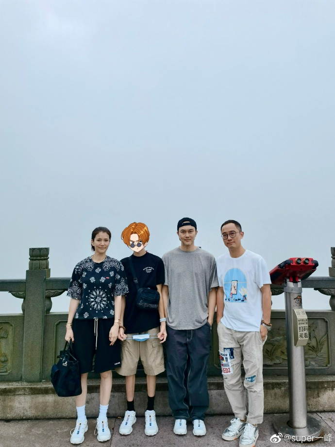 魔童除了口罩影相要臉頭貼遮樣。