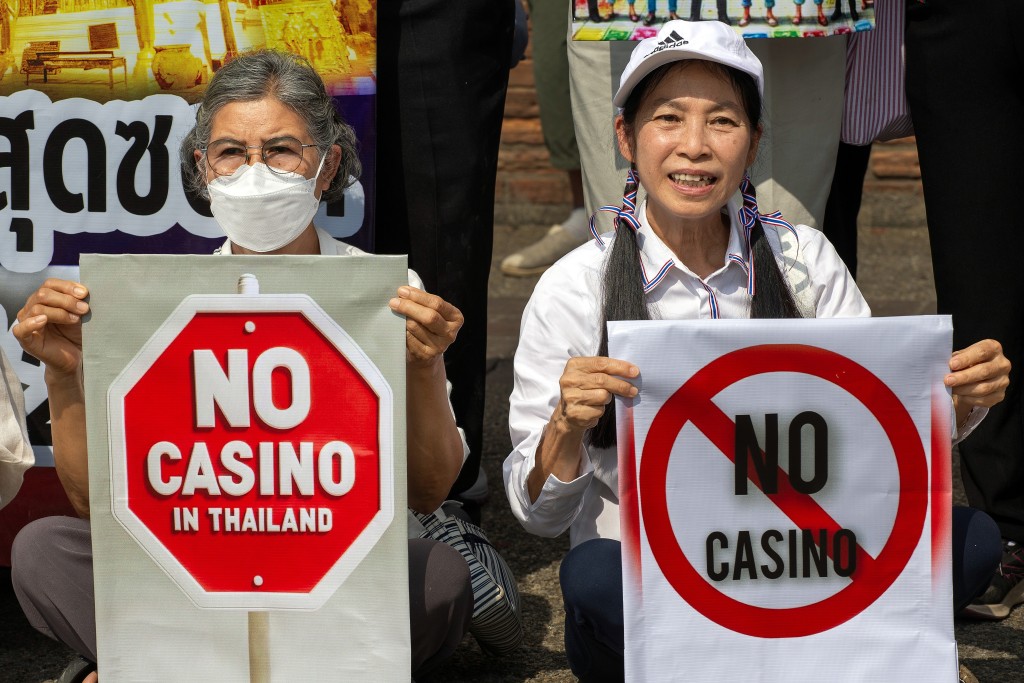 4月9日，泰國民眾舉行集會，抗議政府的賭場法案。路透社