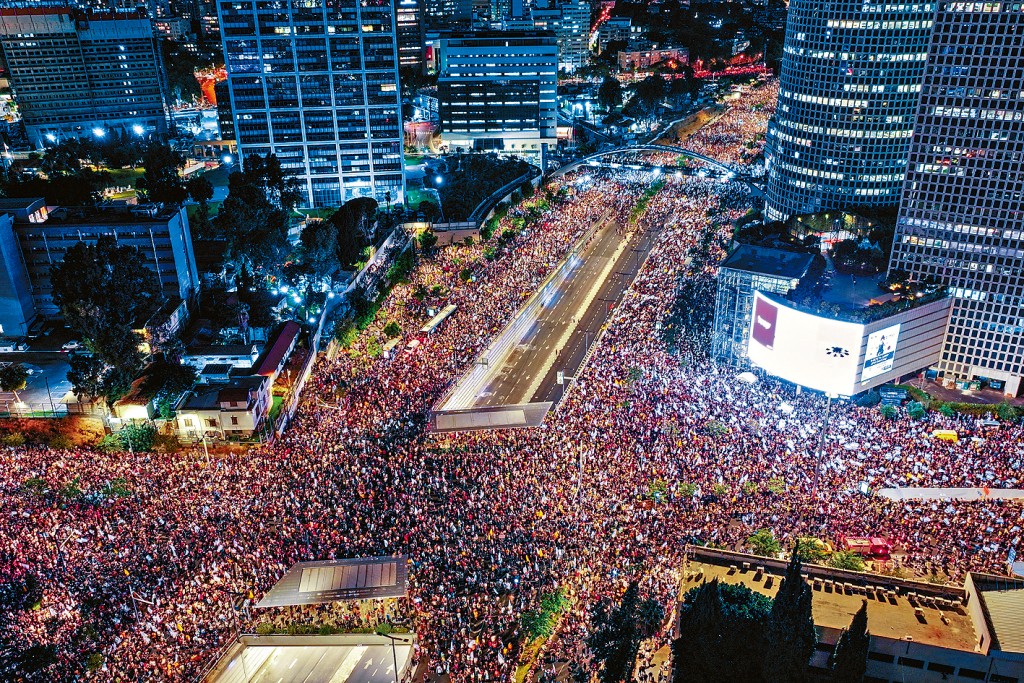 数十万民众周日在特拉维夫示威，要求政府与哈马斯达成停火协议拯救人质。